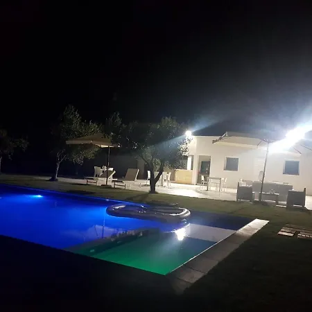 Saama לינה וארוחת בוקר